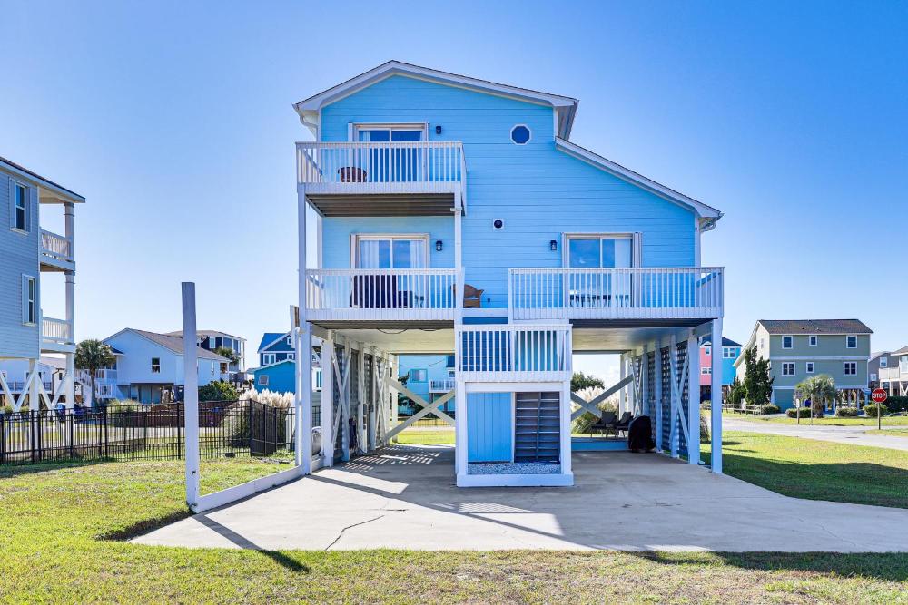 Oceanside Oak Island Getaway For Families and Pets!
